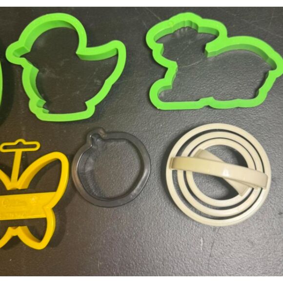 Vtg Cookie Cutters & Round Dough Cutters Lot Some Wilton - Picture 4 of 4